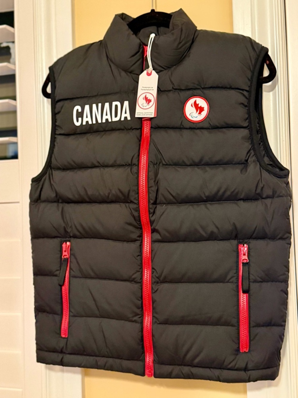Hudson's Bay Company Men's XS Goose Down Filled Puffer Vest-Made in Canada